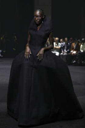 PFW - Matieres Fecales Runway A model walks the runway during the Matieres Fecales Womenswear Fall Winter 2026-2027 show as part of Paris Fashion Week on March 03, 2026 in Paris, France. Photo by Alain Gil Gonzalez ABACAPRESS.COM Paris France  Copyright: xGonzalezxAlain-Gil ABACAx