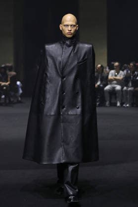 PFW - Matieres Fecales Runway A model walks the runway during the Matieres Fecales Womenswear Fall Winter 2026-2027 show as part of Paris Fashion Week on March 03, 2026 in Paris, France. Photo by Alain Gil Gonzalez ABACAPRESS.COM Paris France  Copyright: xGonzalezxAlain-Gil ABACAx