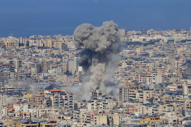 March 4, 2026, Beirut, Beirut, Lebanon: Israeli warplanes carry out an airstrike targeting a building in the southern suburbs of Beirut, as seen during the moment of impact. Beirut Lebanon  - ZUMAb339 20260304_znp_b339_003 Copyright: xAbdulxKaderxAlxBayx