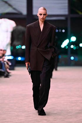 Saint Laurent fashion show Womens Ready to Wear Fall Winter 2026 2027 Collection during Paris Fashion Week PFW on March 3, 2026 Saint Laurent fashion show Womens Ready to Wear Fall Winter 2026 2027 Collection during Paris Fashion Week PFW on March 3, 2026 Paris France  Copyright: xAgencex xBestimagexAgencex xBestimagex