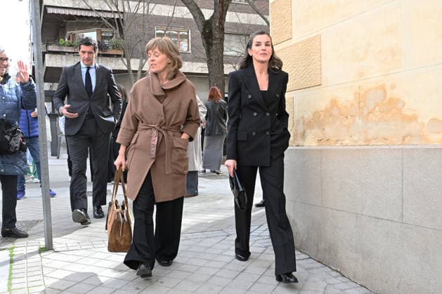 The head of Queen Letizias Secretariat, Marta Carazo, and Queen Letizia, arrive at the funeral chapel for Fernando Ónega at the Casa de Galicia in Madrid on March 4, 2026, in Madrid Spain Journalist Fernando Ónega has died at the age of 78 JOURNALIST SONSÓLES ÓNEGA DEATH WURNING CHAPEL José Madrid Madrid Madrid Spain  Copyright: xJosÃ xOlivax 7336338