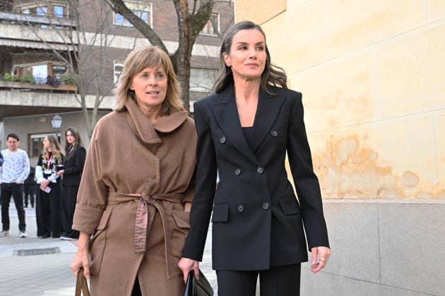 The head of Queen Letizias Secretariat, Marta Carazo, and Queen Letizia, arrive at the funeral chapel for Fernando Ónega at the Casa de Galicia in Madrid on March 4, 2026, in Madrid Spain Journalist Fernando Ónega has died at the age of 78 JOURNALIST SONSÓLES ÓNEGA DEATH WURNING CHAPEL José Madrid Madrid Madrid Spain  Copyright: xJosÃ xOlivax 7336358