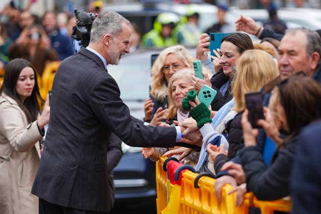 Felipe VI visits the Town Hall of Dos Hermanas Seville King Felipe VI greets residents of the Sevillian town of Dos Hermanas as part of an institutional visit today, March 4, 2026 in Dos Hermanas, Seville Andalusia, Spain King Felipe VI goes this Wednesday, March 4, 2026 to the Town Hall of Dos Hermanas, where he will be received by the mayor of the town, Paco Rodriguez, will greet the municipal corporation and sign in the Book of Honor of the city The Consistory calls it an honor and highlights the historical link with the Royal House his parents visited in 1987 04 MARCH 2026 Francisco J Dos Hermanas, Sevilla Andalucia Dos Hermanas, Sevilla Andalucia Espana Copyright: xFranciscoxJ.xOlmox 7336573