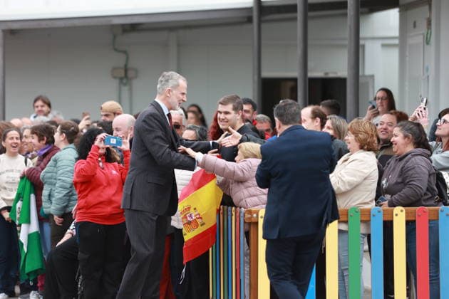 Felipe VI visits the Town Hall of Dos Hermanas Seville King Felipe VI, greets neighbors and users of the Comprehensive Care Center for People with Cerebral Palsy Aspace Seville, on his arrival for a visit to the institution On March 4, 2026 in Dos Hermanas, Seville Andalusia, Spain Felipe VI will make a tour of the facilities of Aspace, to make visible the work of people with cerebral palsy and show the commitment and support of the Spanish institutions to promote the social participation of all the people who make up this group 04 MARCH 2026 Rocí Dos Hermanas, Sevilla Andalucia Dos Hermanas, Sevilla Andalucia Spain  Copyright: xRocioxRuzx 7336640