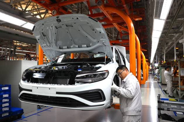 QINGDAO, CHINA - FEBRUARY 28: Employees work on the assembly line of vehicles at a workshop of FAW-Volkswagen on February 28, 2026 in Qingdao, Shandong Province of China.  Copyright: xVCGx 111624566463