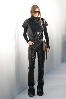 PFW - Courreges - Backstage - Womenswear A model poses backstage prior to the Courrèges Womenswear Fall Winter 2026-2027 show as part of Paris Fashion Week on March 04, 2026 in Paris, France. Photo by Gonzalez Alain-Gil ABACAPRESS.COM Paris Ile-de-France France  Copyright: xGonzalezxAlain-Gil ABACAx