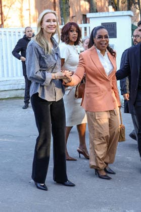 Gayle King, Oprah Winfrey Exits at the Stella McCartney Womens Ready to Wear Fall Winter 2026 2027 show during Paris Fashion Week PFW at the Grand Manège Jean Caucanas, in Paris, France, on March 4th, 2026 Denis Guignebourg Bestimage Exits at the Stella McCartney Womens Ready to Wear Fall Winter 2026 2027 show during Paris Fashion Week PFW at the Grand Manège Jean Caucanas, in Paris, France, on March 4th, 2026 Paris France  Copyright: xDenisxGuignebourgx xBestimagexDenisxGuignebourgx xBestimagex