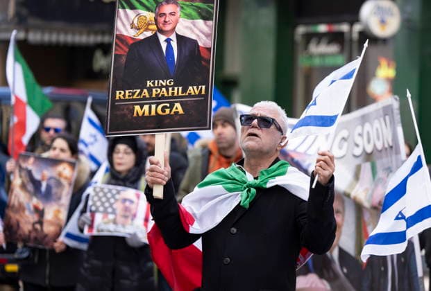 March 4, 2026, Montreal, Pq, CANADA: Demonstrators show support for military intervention in Iran by the United States and Israel during a rally in front of the U.S. Consulate in Montreal on Wednesday, March 4, 2026. Montreal CANADA  - ZUMAc35_ 20260304_zaf_c35_092 Copyright: xChristinnexMuschix