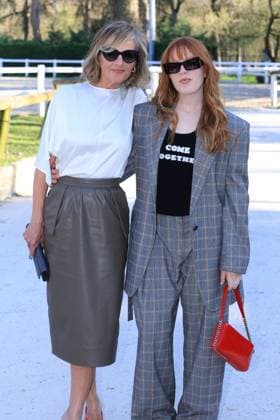 Jerome Domine - PFW - Stella McCartney Photocall - Bela Helen Hunt and her daughter Makena Lei pictured at photocall of the Stella McCartney fashion show during Paris Fashion Week on March 4, 2026 in Paris, France. Photo by Jerome Domine ABACAPRESS.COM Paris France  Copyright: xDominexJerome ABACAx