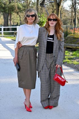 PFW Stella McCartney Photocall Helene Hunt, Makena Lei Carnahan attending a photocall at the Stella McCartney show during Fashion Week in Paris, France on March 4, 2026. Photo by Julien Reynaud APS-Medias ABACAPRESS.COM Paris France  Copyright: xReynaudxJulien APS-Medias ABACAx