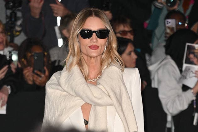 PFW Tom Ford Outside Arrivals Rosie Huntington Whiteley arriving at the Tom Ford show during Fashion Week in Paris, France on March 4, 2026. Photo by Julien Reynaud APS-Medias ABACAPRESS.COM Paris France  Copyright: xReynaudxJulien APS-Medias ABACAx