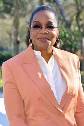 PFW Stella McCartney Photocall Oprah Winfrey attending a photocall at the Stella McCartney show during Fashion Week in Paris, France on March 4, 2026. Photo by Julien Reynaud APS-Medias ABACAPRESS.COM Paris France  Copyright: xReynaudxJulien APS-Medias ABACAx