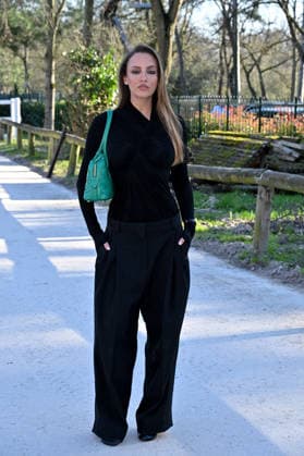 PFW Stella McCartney Photocall Carla Ginola attending a photocall at the Stella McCartney show during Fashion Week in Paris, France on March 4, 2026. Photo by Julien Reynaud APS-Medias ABACAPRESS.COM Paris France  Copyright: xReynaudxJulien APS-Medias ABACAx