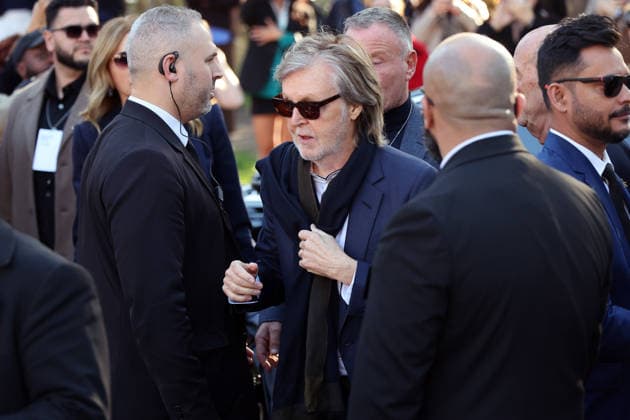 Paul McCartney seen outside Stella McCartney s Fashion Show during Paris Fashion Week - Womenswear Fall Winter 2026 2027 Paul McCartney seen outside Stella McCartney s Fashion Show during Paris Fashion Week - Womenswear Fall Winter 2026 2027 in Paris on March 4, 2026.  Copyright: xBertrandxVanierx