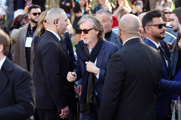 Paul McCartney seen outside Stella McCartney s Fashion Show during Paris Fashion Week - Womenswear Fall Winter 2026 2027 Paul McCartney seen outside Stella McCartney s Fashion Show during Paris Fashion Week - Womenswear Fall Winter 2026 2027 in Paris on March 4, 2026.  Copyright: xBertrandxVanierx
