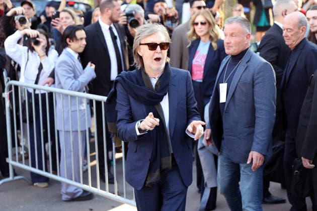 Paul McCartney seen outside Stella McCartney s Fashion Show during Paris Fashion Week - Womenswear Fall Winter 2026 2027 Paul McCartney seen outside Stella McCartney s Fashion Show during Paris Fashion Week - Womenswear Fall Winter 2026 2027 in Paris on March 4, 2026.  Copyright: xBertrandxVanierx
