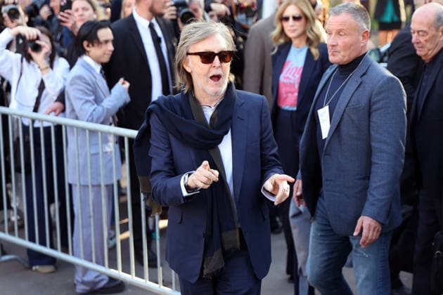 Paul McCartney seen outside Stella McCartney s Fashion Show during Paris Fashion Week - Womenswear Fall Winter 2026 2027 Paul McCartney seen outside Stella McCartney s Fashion Show during Paris Fashion Week - Womenswear Fall Winter 2026 2027 in Paris on March 4, 2026.  Copyright: xBertrandxVanierx