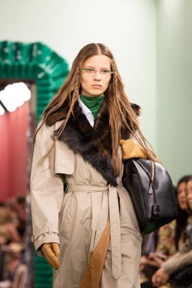 PFW - Acne Studios Runway AJ A model presents a creation for Acne Studios for the Women s Ready to Wear Fall Winter 2026-2027 collection fashion show as part of the Paris Women Fashion Week (PFW), in Paris, on March 4, 2026. Photo by Alexis Jumeau ABACAPRESS.COM Paris France  Copyright: xJumeauxAlexis ABACAx