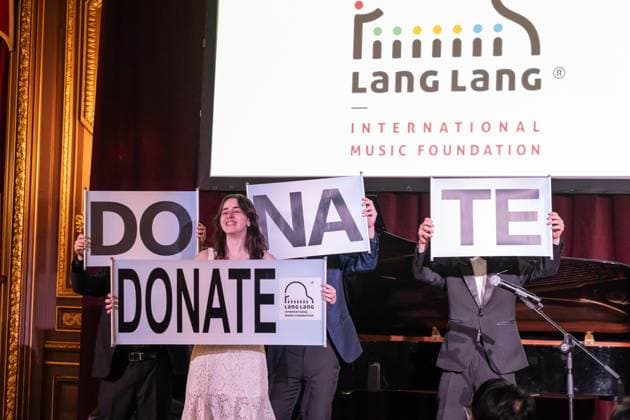March 4, 2026, Bronx, New York, USA: Young musicians holds signs asking for donations for foundation during Lang Lang International Music Foundation bi-annual gala at Metropolitan Club in New York, NY on March 4, 2026. Bronx USA - ZUMAr339 20260304_znp_r339_067 Copyright: xLevxRadinx