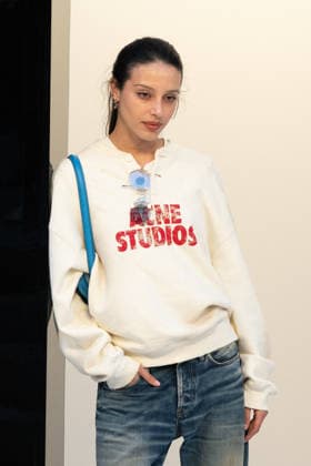PFW - Acne Studios Photocall Maina Suarez attends the Acne Studios WI26 Show as part of Paris Fashion Week on March 04, 2026 in Paris, France. Photo by Laurent Zabulon ABACAPRESS.COM Paris France  Copyright: xZabulonxLaurent ABACAx