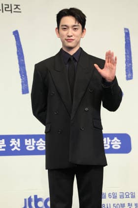 S. Korean actor Park Jin-young S. Korean actor Park Jin-young South Korean actor Park Jin-young, who stars in the local cable channel JTBC s new drama Still Shining, poses for a photo during a publicity event in Seoul on March 5, 2026. The first episode of the drama will be aired on March 6. (Yonhap) 2026-03-05 16:03:30 < 1980-2026 YONHAPNEWS AGENCY. .> ¼­¿ïÆ¯º°½Ã EDITORIAL USE ONLY  Copyright: xx PYH2026030517550034400 YonhapxNewsx yonphotos250255
