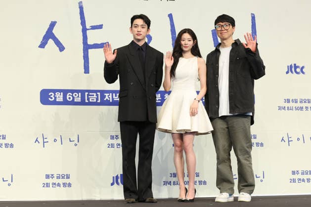 Drama Still Shining Drama Still Shining The stars of the local cable channel JTBC s new drama Still Shining -- Park Jin-young (L) and Kim Min-joo (C) -- along with director Kim Yoon-jin -- pose for a photo during a publicity event in Seoul on March 5, 2026. The first episode of the drama will be aired on March 6. (Yonhap) 2026-03-05 16:10:49 < 1980-2026 YONHAPNEWS AGENCY. .> ¼­¿ïÆ¯º°½Ã EDITORIAL USE ONLY  Copyright: xx PYH2026030517820034400 YonhapxNewsx yonphotos250267