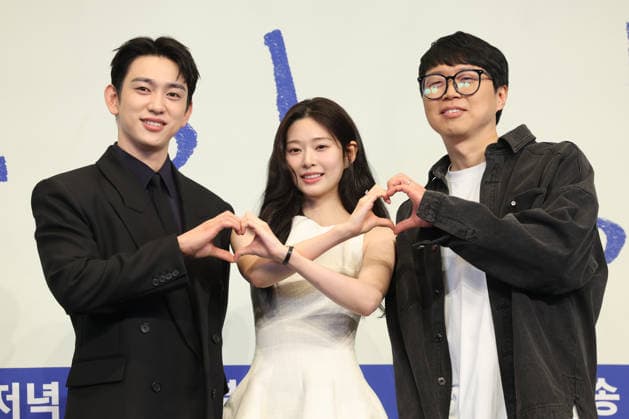 Drama Still Shining Drama Still Shining The stars of the local cable channel JTBC s new drama Still Shining -- Park Jin-young (L) and Kim Min-joo (C) -- along with director Kim Yoon-jin -- pose for a photo during a publicity event in Seoul on March 5, 2026. The first episode of the drama will be aired on March 6. (Yonhap) 2026-03-05 16:11:31 < 1980-2026 YONHAPNEWS AGENCY. .> ¼­¿ïÆ¯º°½Ã EDITORIAL USE ONLY  Copyright: xx PYH2026030517850034400 YonhapxNewsx yonphotos250268