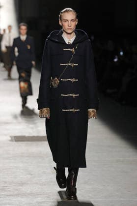 PFW - Dries Van Noten Runway A model walks the runway during the Dries Van Noten Womenswear Fall Winter 2026-2027 show as part of Paris Fashion Week on March 04, 2026 in Paris, France. Photo by Alain Gil Gonzalez ABACAPRESS.COM Paris France  Copyright: xGonzalezxAlain-Gil ABACAx