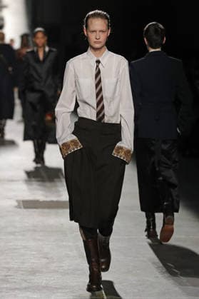 PFW - Dries Van Noten Runway A model walks the runway during the Dries Van Noten Womenswear Fall Winter 2026-2027 show as part of Paris Fashion Week on March 04, 2026 in Paris, France. Photo by Alain Gil Gonzalez ABACAPRESS.COM Paris France  Copyright: xGonzalezxAlain-Gil ABACAx