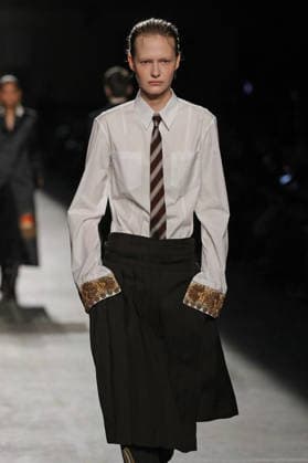 PFW - Dries Van Noten Runway A model walks the runway during the Dries Van Noten Womenswear Fall Winter 2026-2027 show as part of Paris Fashion Week on March 04, 2026 in Paris, France. Photo by Alain Gil Gonzalez ABACAPRESS.COM Paris France  Copyright: xGonzalezxAlain-Gil ABACAx