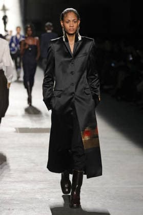 PFW - Dries Van Noten Runway A model walks the runway during the Dries Van Noten Womenswear Fall Winter 2026-2027 show as part of Paris Fashion Week on March 04, 2026 in Paris, France. Photo by Alain Gil Gonzalez ABACAPRESS.COM Paris France  Copyright: xGonzalezxAlain-Gil ABACAx