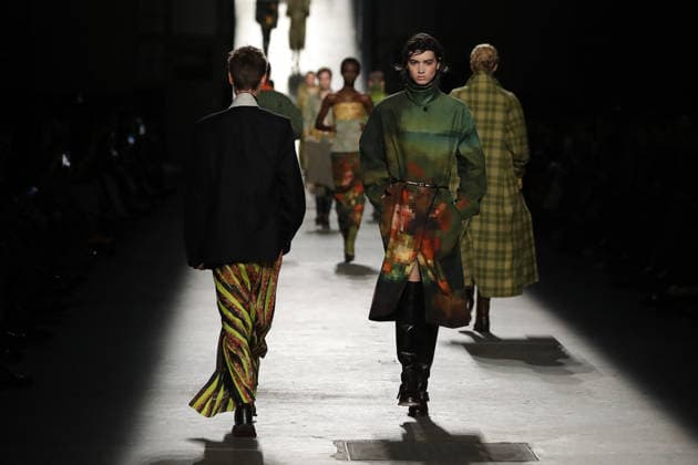 PFW - Dries Van Noten Runway A model walks the runway during the Dries Van Noten Womenswear Fall Winter 2026-2027 show as part of Paris Fashion Week on March 04, 2026 in Paris, France. Photo by Alain Gil Gonzalez ABACAPRESS.COM Paris France  Copyright: xGonzalezxAlain-Gil ABACAx