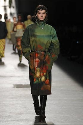 PFW - Dries Van Noten Runway A model walks the runway during the Dries Van Noten Womenswear Fall Winter 2026-2027 show as part of Paris Fashion Week on March 04, 2026 in Paris, France. Photo by Alain Gil Gonzalez ABACAPRESS.COM Paris France  Copyright: xGonzalezxAlain-Gil ABACAx