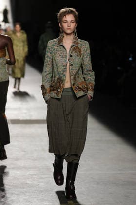 PFW - Dries Van Noten Runway A model walks the runway during the Dries Van Noten Womenswear Fall Winter 2026-2027 show as part of Paris Fashion Week on March 04, 2026 in Paris, France. Photo by Alain Gil Gonzalez ABACAPRESS.COM Paris France  Copyright: xGonzalezxAlain-Gil ABACAx