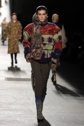 PFW - Dries Van Noten Runway A model walks the runway during the Dries Van Noten Womenswear Fall Winter 2026-2027 show as part of Paris Fashion Week on March 04, 2026 in Paris, France. Photo by Alain Gil Gonzalez ABACAPRESS.COM Paris France  Copyright: xGonzalezxAlain-Gil ABACAx