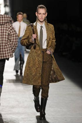 PFW - Dries Van Noten Runway A model walks the runway during the Dries Van Noten Womenswear Fall Winter 2026-2027 show as part of Paris Fashion Week on March 04, 2026 in Paris, France. Photo by Alain Gil Gonzalez ABACAPRESS.COM Paris France  Copyright: xGonzalezxAlain-Gil ABACAx