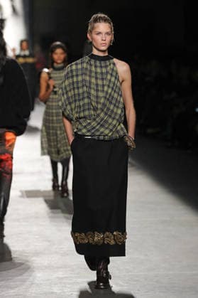 PFW - Dries Van Noten Runway A model walks the runway during the Dries Van Noten Womenswear Fall Winter 2026-2027 show as part of Paris Fashion Week on March 04, 2026 in Paris, France. Photo by Alain Gil Gonzalez ABACAPRESS.COM Paris France  Copyright: xGonzalezxAlain-Gil ABACAx