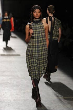PFW - Dries Van Noten Runway A model walks the runway during the Dries Van Noten Womenswear Fall Winter 2026-2027 show as part of Paris Fashion Week on March 04, 2026 in Paris, France. Photo by Alain Gil Gonzalez ABACAPRESS.COM Paris France  Copyright: xGonzalezxAlain-Gil ABACAx