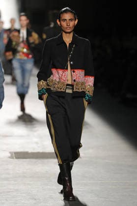 PFW - Dries Van Noten Runway A model walks the runway during the Dries Van Noten Womenswear Fall Winter 2026-2027 show as part of Paris Fashion Week on March 04, 2026 in Paris, France. Photo by Alain Gil Gonzalez ABACAPRESS.COM Paris France  Copyright: xGonzalezxAlain-Gil ABACAx