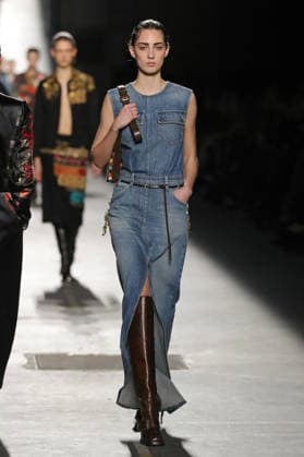 PFW - Dries Van Noten Runway A model walks the runway during the Dries Van Noten Womenswear Fall Winter 2026-2027 show as part of Paris Fashion Week on March 04, 2026 in Paris, France. Photo by Alain Gil Gonzalez ABACAPRESS.COM Paris France  Copyright: xGonzalezxAlain-Gil ABACAx