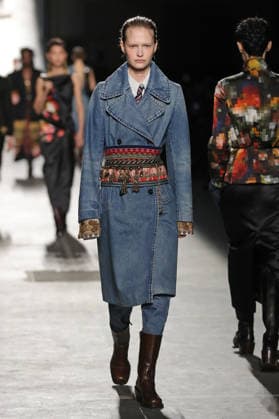 PFW - Dries Van Noten Runway A model walks the runway during the Dries Van Noten Womenswear Fall Winter 2026-2027 show as part of Paris Fashion Week on March 04, 2026 in Paris, France. Photo by Alain Gil Gonzalez ABACAPRESS.COM Paris France  Copyright: xGonzalezxAlain-Gil ABACAx
