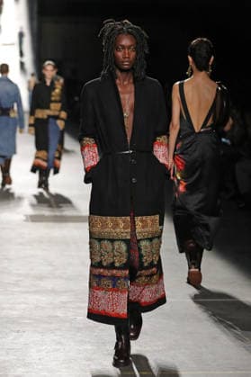 PFW - Dries Van Noten Runway A model walks the runway during the Dries Van Noten Womenswear Fall Winter 2026-2027 show as part of Paris Fashion Week on March 04, 2026 in Paris, France. Photo by Alain Gil Gonzalez ABACAPRESS.COM Paris France  Copyright: xGonzalezxAlain-Gil ABACAx