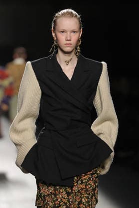 PFW - Dries Van Noten Runway A model walks the runway during the Dries Van Noten Womenswear Fall Winter 2026-2027 show as part of Paris Fashion Week on March 04, 2026 in Paris, France. Photo by Alain Gil Gonzalez ABACAPRESS.COM Paris France  Copyright: xGonzalezxAlain-Gil ABACAx
