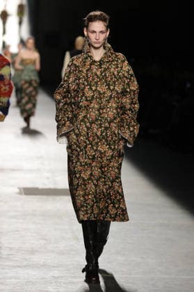 PFW - Dries Van Noten Runway A model walks the runway during the Dries Van Noten Womenswear Fall Winter 2026-2027 show as part of Paris Fashion Week on March 04, 2026 in Paris, France. Photo by Alain Gil Gonzalez ABACAPRESS.COM Paris France  Copyright: xGonzalezxAlain-Gil ABACAx