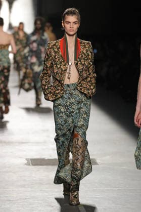PFW - Dries Van Noten Runway A model walks the runway during the Dries Van Noten Womenswear Fall Winter 2026-2027 show as part of Paris Fashion Week on March 04, 2026 in Paris, France. Photo by Alain Gil Gonzalez ABACAPRESS.COM Paris France  Copyright: xGonzalezxAlain-Gil ABACAx