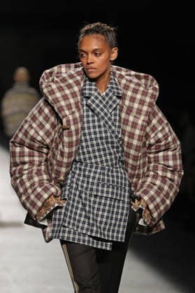 PFW - Dries Van Noten Runway A model walks the runway during the Dries Van Noten Womenswear Fall Winter 2026-2027 show as part of Paris Fashion Week on March 04, 2026 in Paris, France. Photo by Alain Gil Gonzalez ABACAPRESS.COM Paris France  Copyright: xGonzalezxAlain-Gil ABACAx