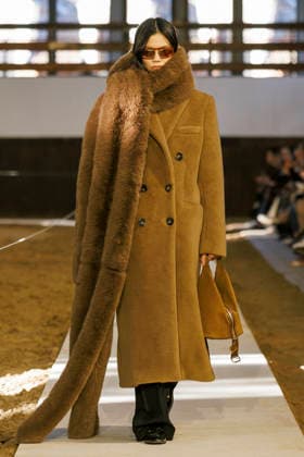 Stella McCartney Womens Ready to Wear Autumn Winter 2026 2027 fashion show during Paris Fashion Week PFW on March 8, 2026 clear 135 Translation results Translation results Stella McCartney Womens Ready to Wear Autumn Winter 2026 2027 Collection fashion show during Paris Fashion Week PFW on March 8, 2026 Paris France  Copyright: xAgencex xBestimagexAgencex xBestimagex