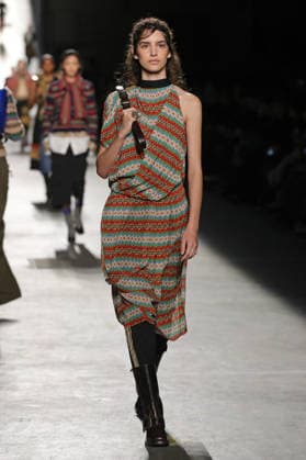 PFW - Dries Van Noten Runway A model walks the runway during the Dries Van Noten Womenswear Fall Winter 2026-2027 show as part of Paris Fashion Week on March 04, 2026 in Paris, France. Photo by Alain Gil Gonzalez ABACAPRESS.COM Paris France  Copyright: xGonzalezxAlain-Gil ABACAx