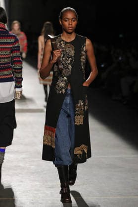 PFW - Dries Van Noten Runway A model walks the runway during the Dries Van Noten Womenswear Fall Winter 2026-2027 show as part of Paris Fashion Week on March 04, 2026 in Paris, France. Photo by Alain Gil Gonzalez ABACAPRESS.COM Paris France  Copyright: xGonzalezxAlain-Gil ABACAx