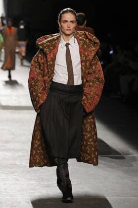 PFW - Dries Van Noten Runway A model walks the runway during the Dries Van Noten Womenswear Fall Winter 2026-2027 show as part of Paris Fashion Week on March 04, 2026 in Paris, France. Photo by Alain Gil Gonzalez ABACAPRESS.COM Paris France  Copyright: xGonzalezxAlain-Gil ABACAx